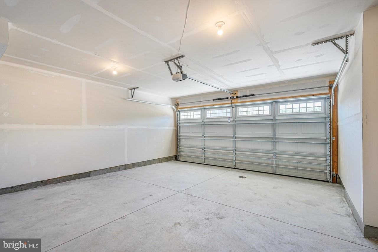1400 Crested Iris Dr - Photo 4 of 46