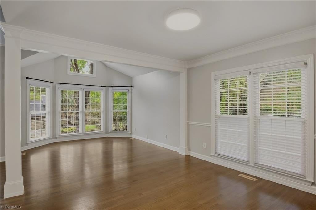 1519 Worthington Pl - Photo 7 of 39