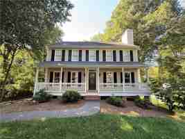featured image of 6714 Amberley Ln
