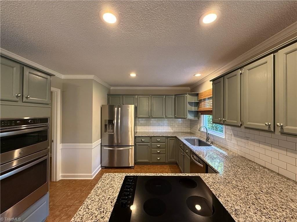 6714 Amberley Ln - Photo 3 of 37