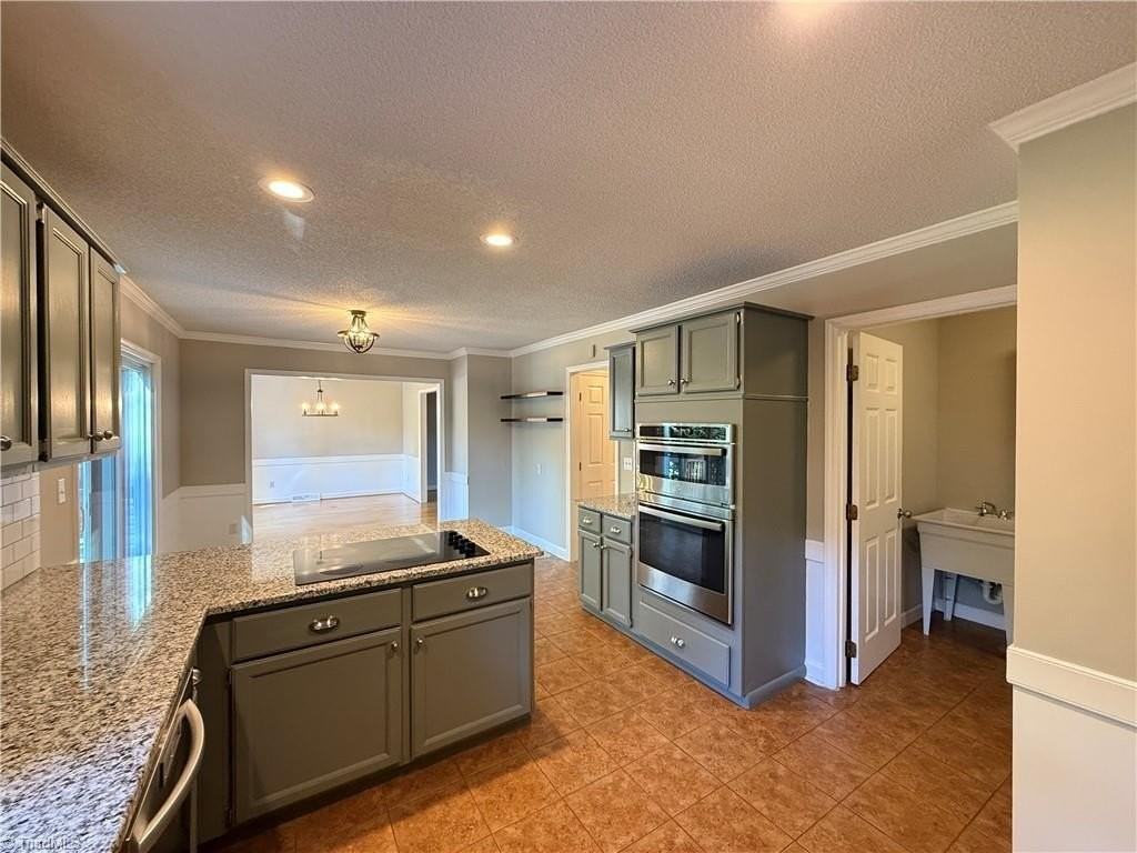 6714 Amberley Ln - Photo 5 of 37