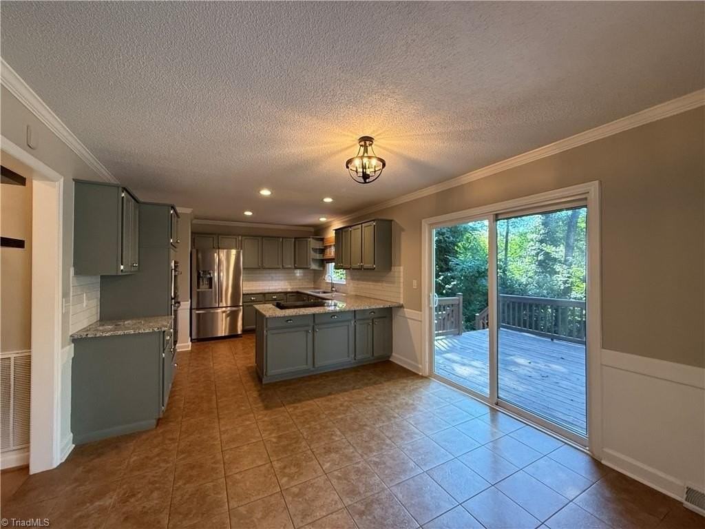 6714 Amberley Ln - Photo 6 of 37