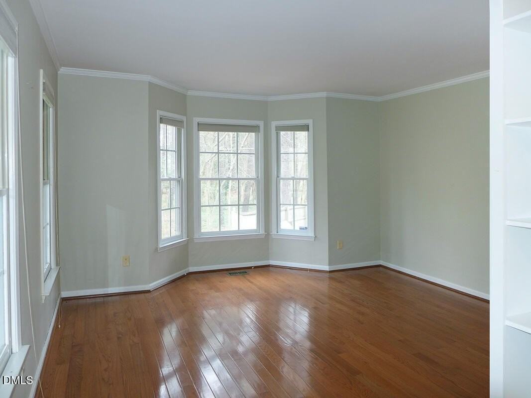 117 Charlesberry Ln - Photo 4 of 28