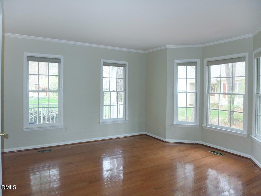 117 Charlesberry Ln - Photo 5 of 28
