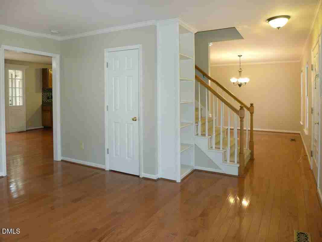 117 Charlesberry Ln - Photo 6 of 28