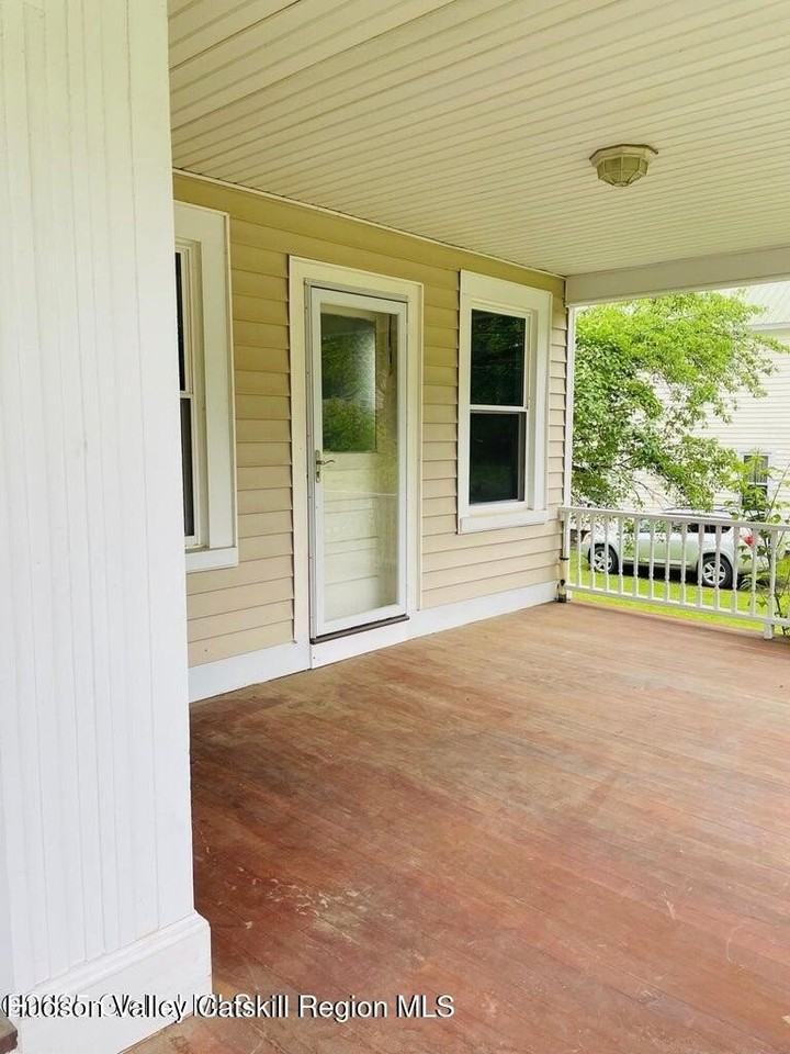 1529 Clauverwie Rd - Photo 3 of 40