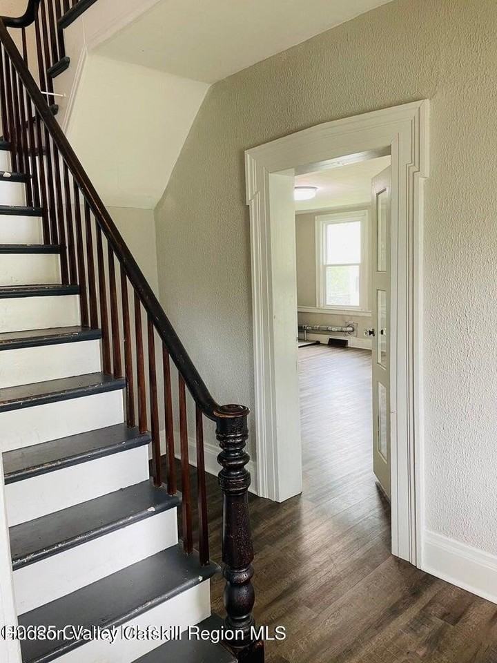 1529 Clauverwie Rd - Photo 4 of 40