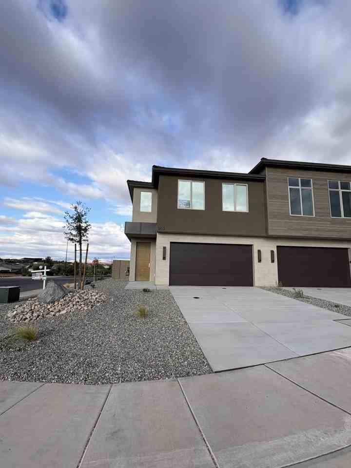 953 N Manen St - Photo 2 of 28