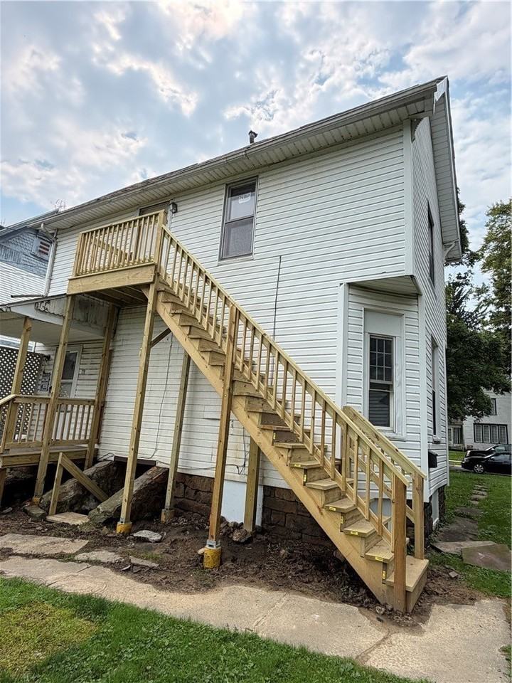 219 E Wallace Ave #2 - Photo 2 of 22