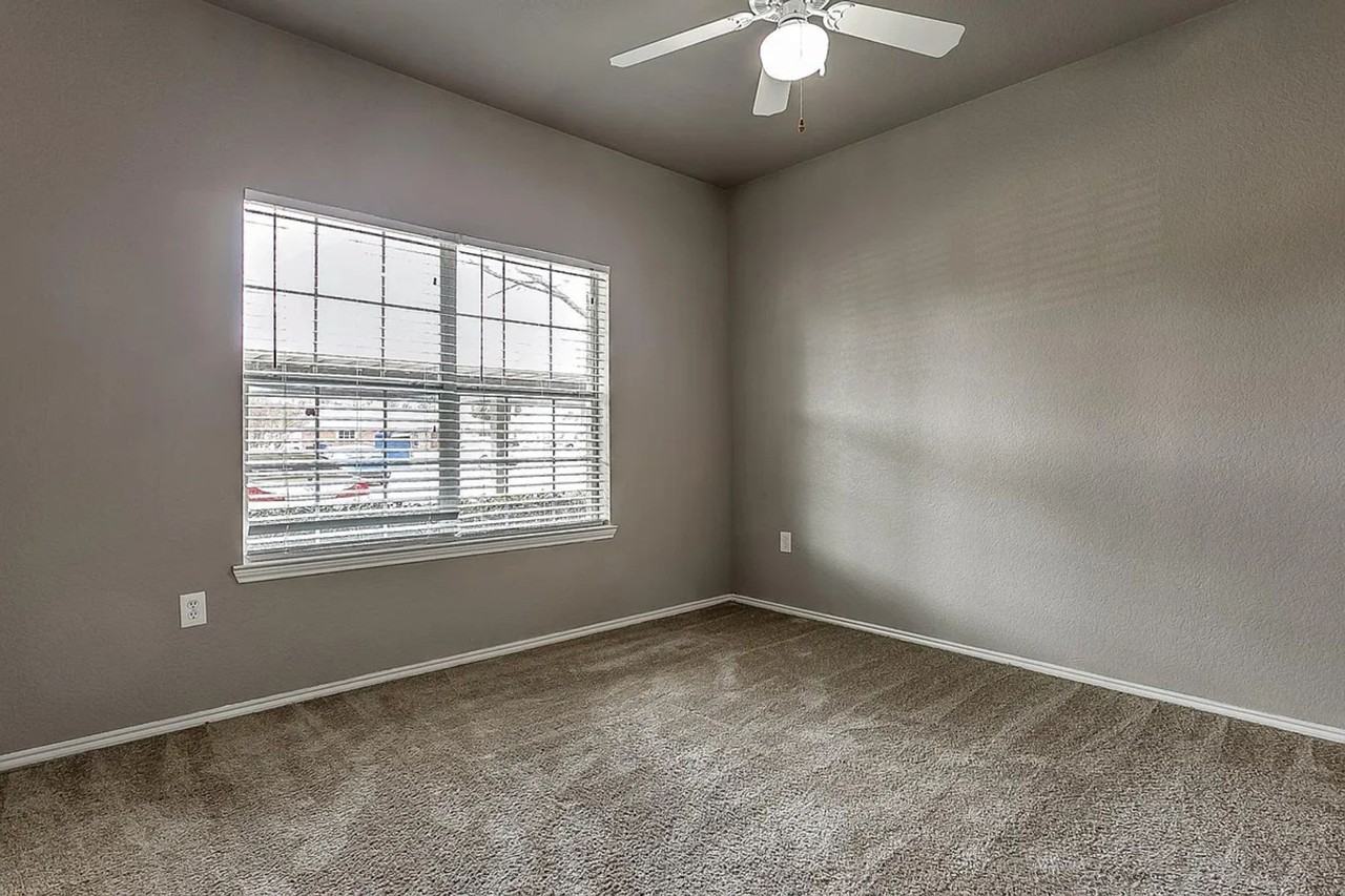 217 Harris Dr - Photo 3 of 16