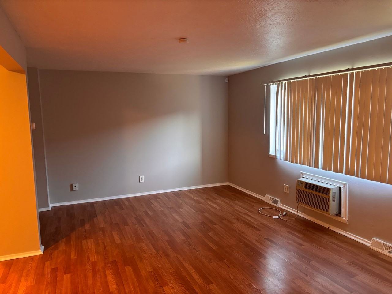 105 Solon Rd - Photo 3 of 10