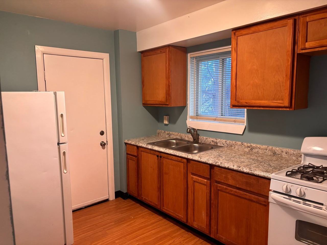 105 Solon Rd - Photo 4 of 10