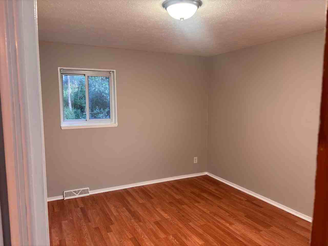 105 Solon Rd - Photo 6 of 10