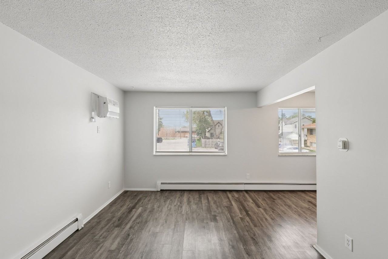 Oak Park Manor Apartments (Oak Park Manor LLC) - Photo 7 of 23