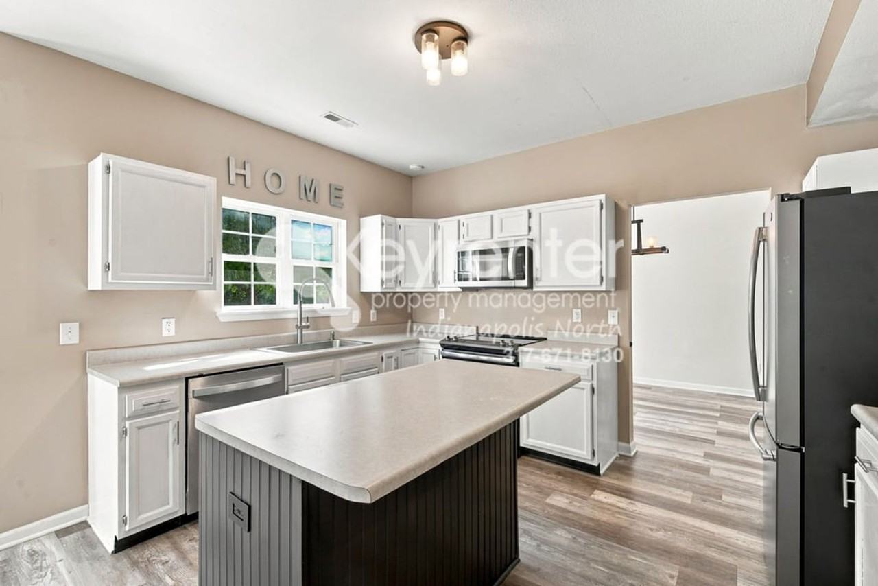 18834 Prairie Crossing Dr - Photo 2 of 16