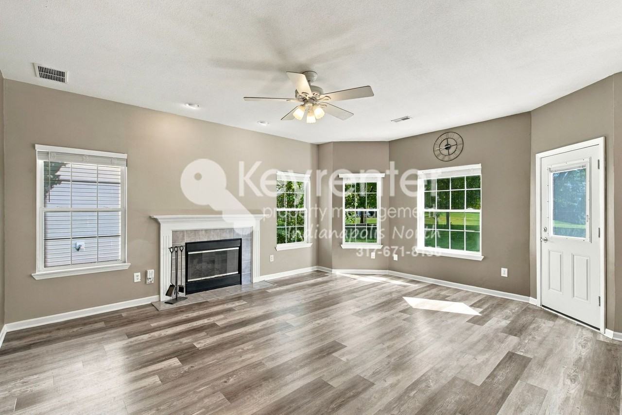 18834 Prairie Crossing Dr - Photo 3 of 16