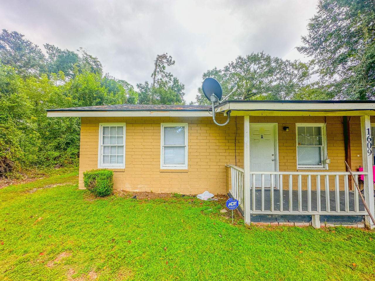 1609 Marion St #A - Photo 2 of 16