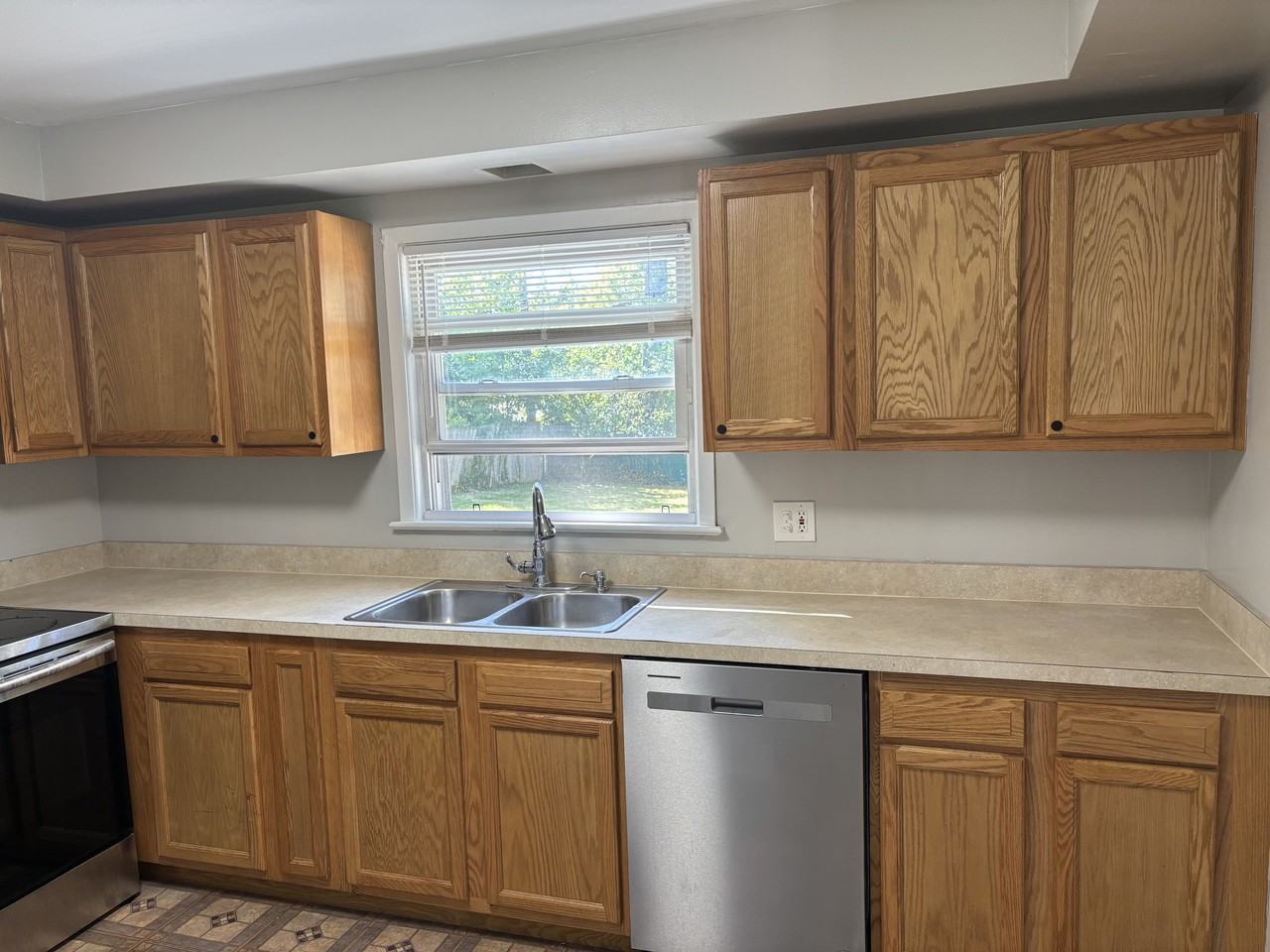 5826 Amrap Drive - Photo 4 of 8
