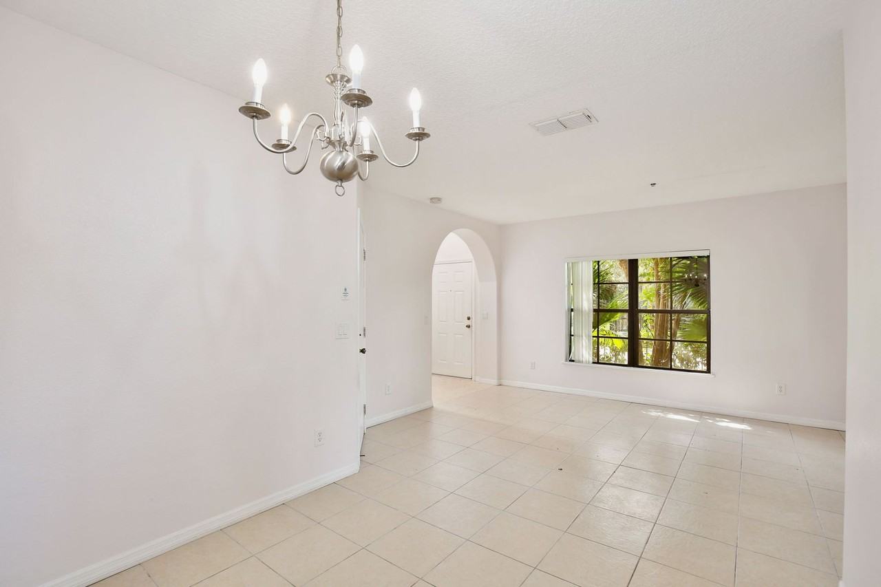 9501 Bacchus Trl - Photo 5 of 29