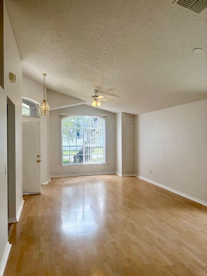 2715 Barnsley Ln - Photo 5 of 22