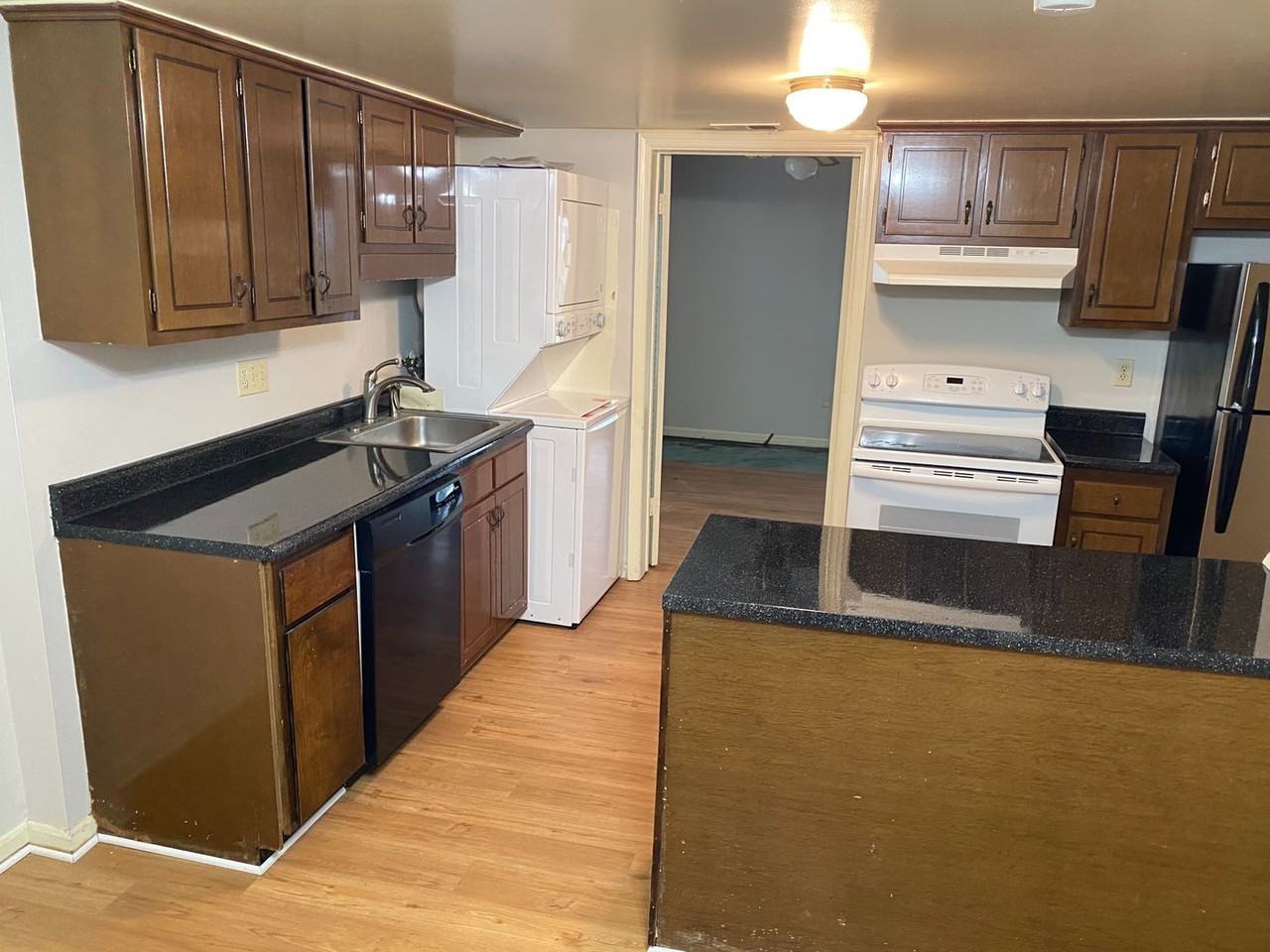 1539 Presidential Dr - Photo 2 of 13
