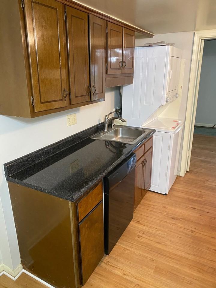 1539 Presidential Dr - Photo 3 of 13