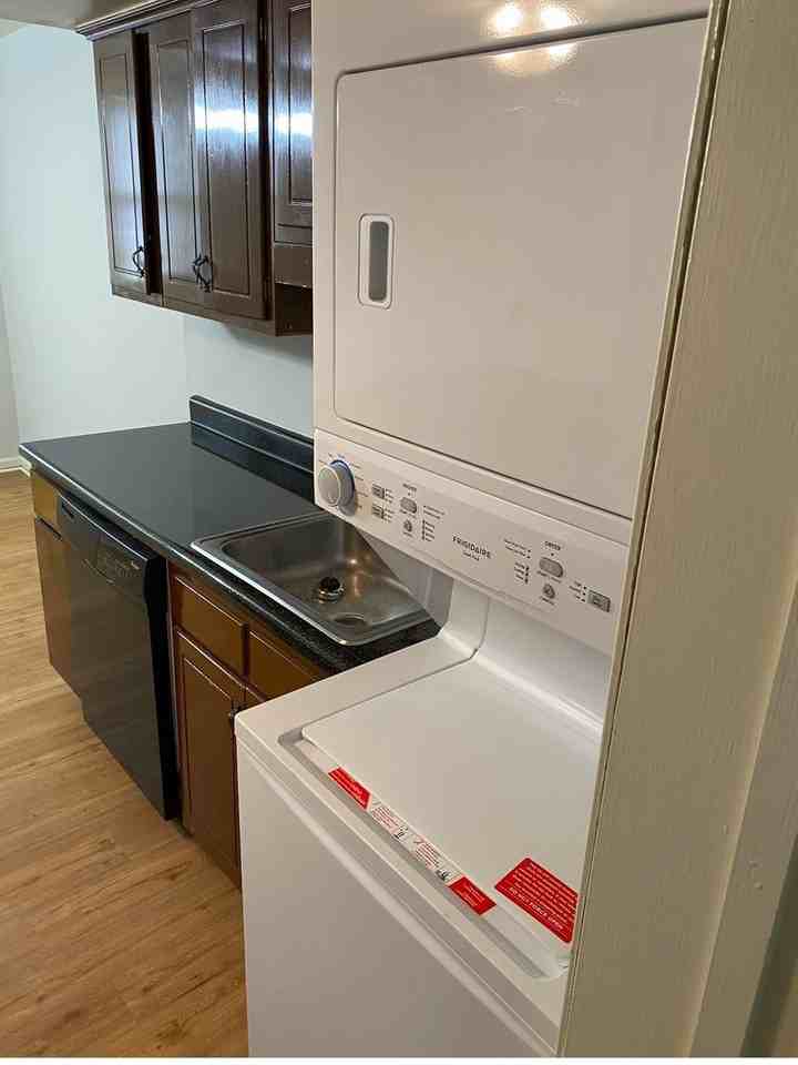 1539 Presidential Dr - Photo 7 of 13