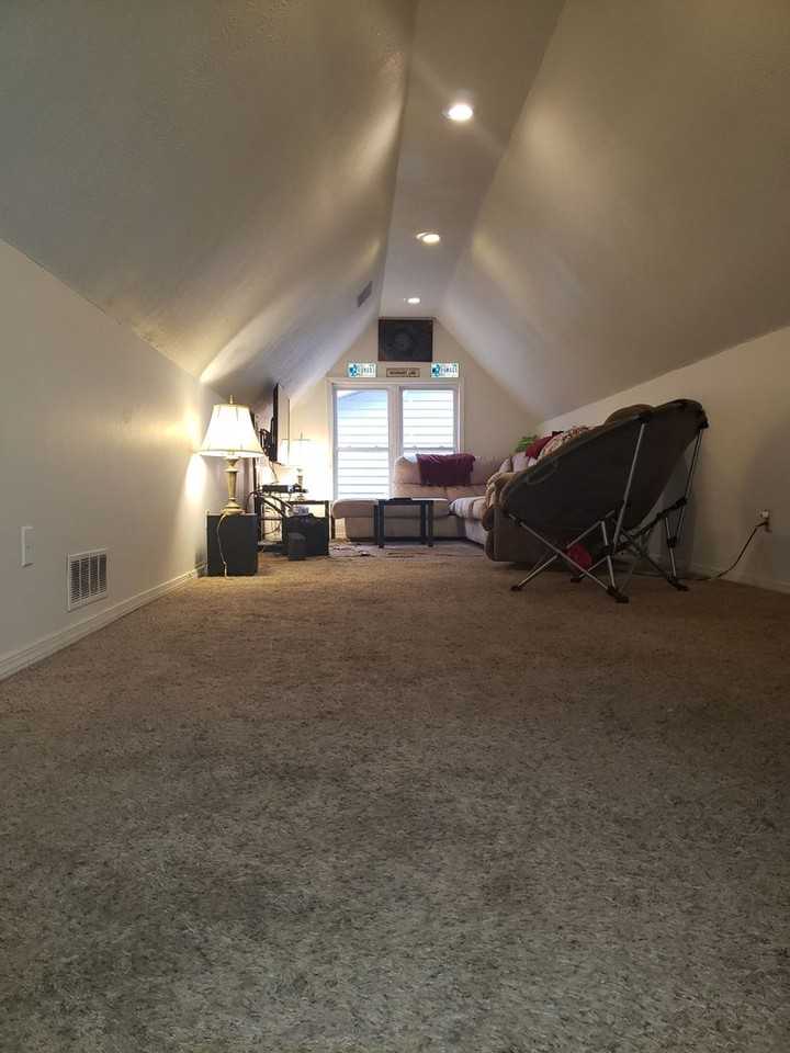 307 1/2 E 16th St - Photo 2 of 12