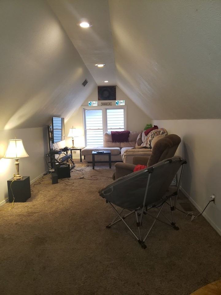 307 1/2 E 16th St - Photo 5 of 12