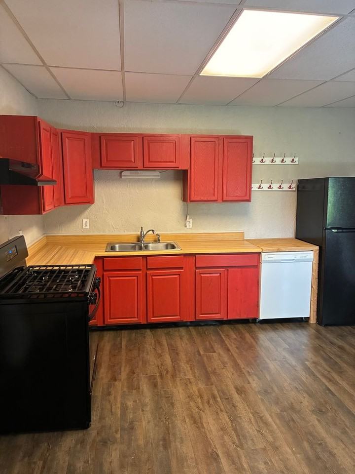 514 E 2nd St - Photo 4 of 20