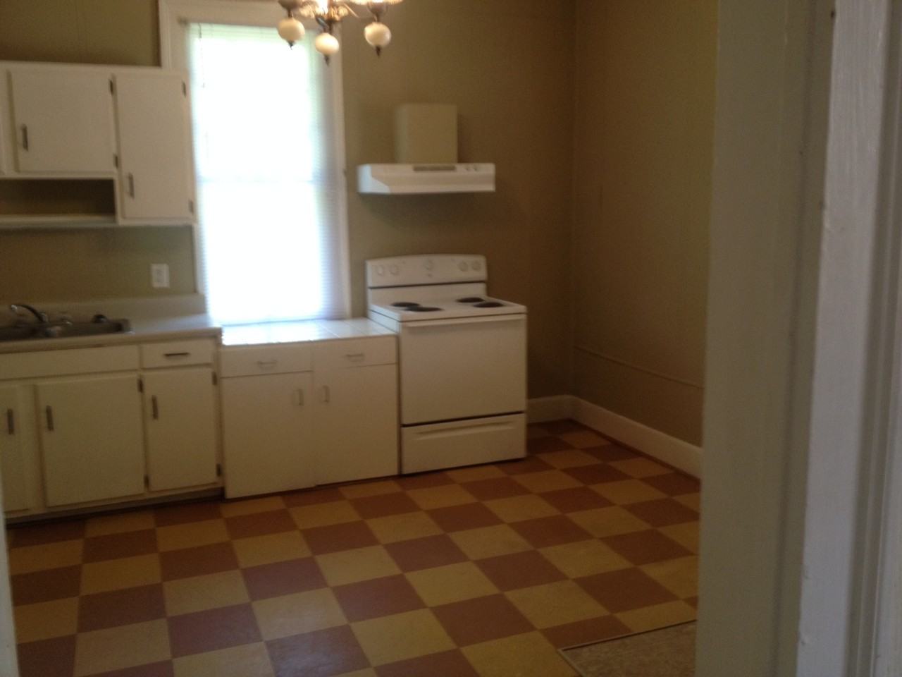 603 25th St - Photo 6 of 8