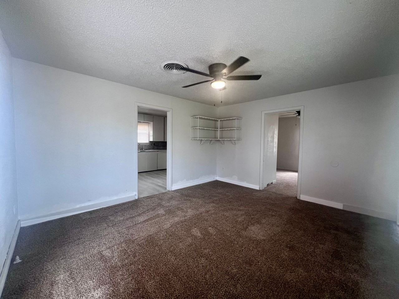 2205 Avenue K - Photo 2 of 6