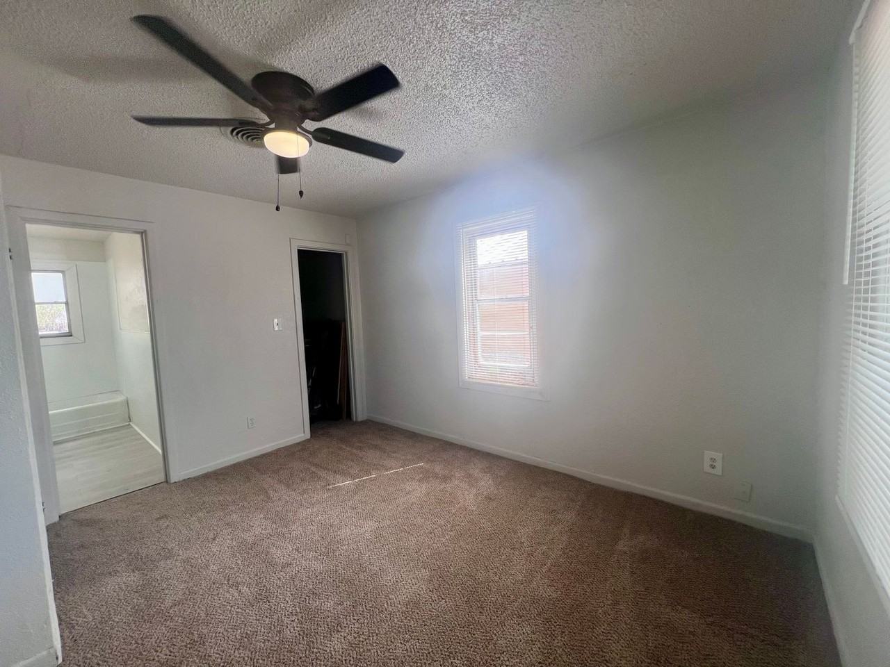 2205 Avenue K - Photo 4 of 6