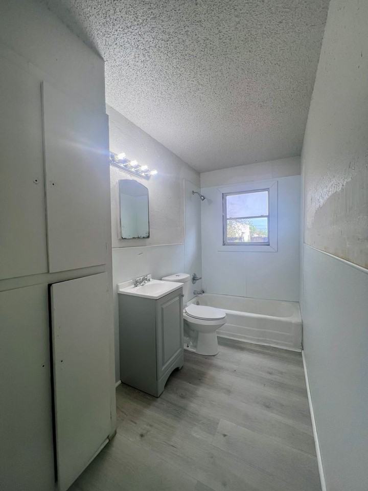 2205 Avenue K - Photo 6 of 6