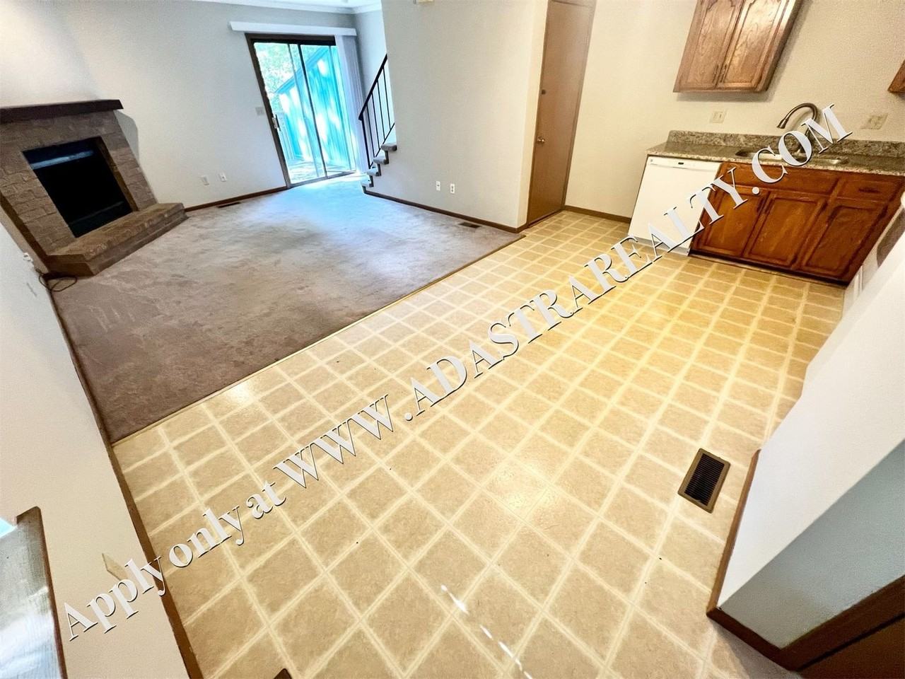 3504 Ne Independence Ave - Photo 4 of 14