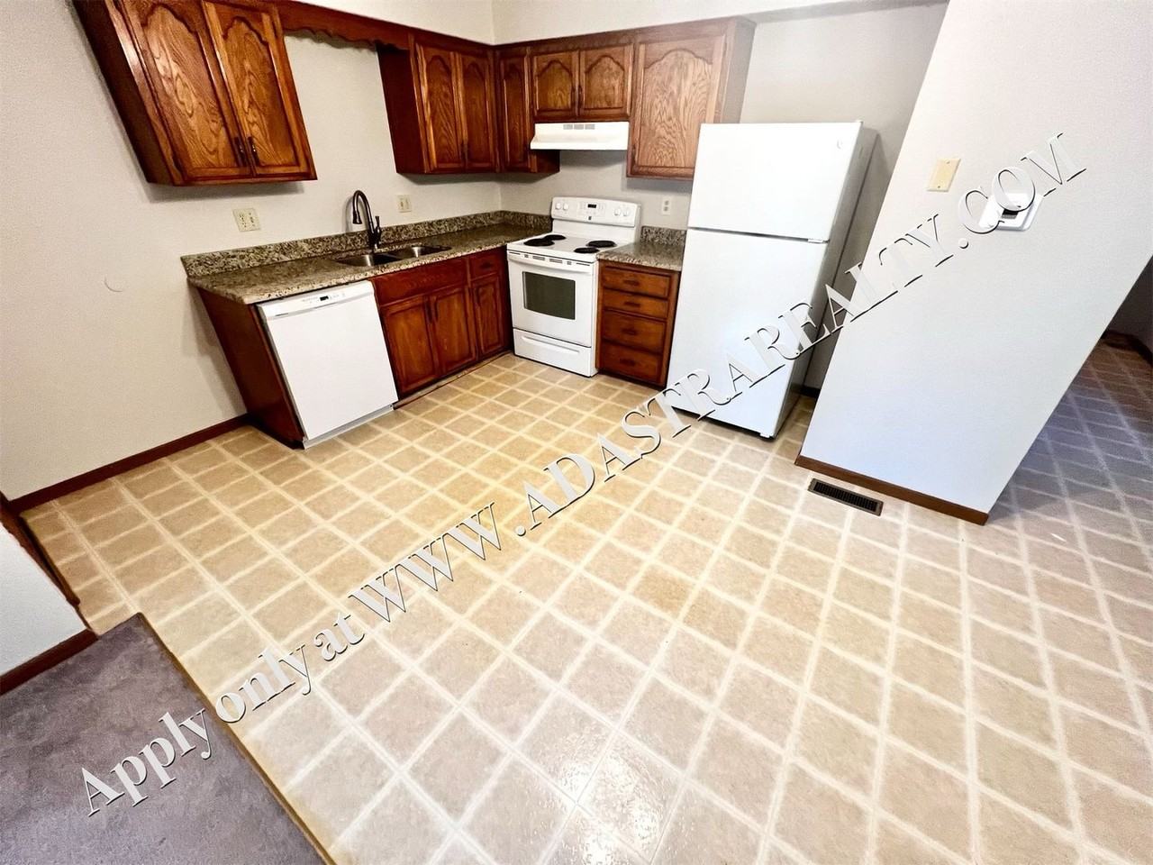 3504 Ne Independence Ave - Photo 5 of 14