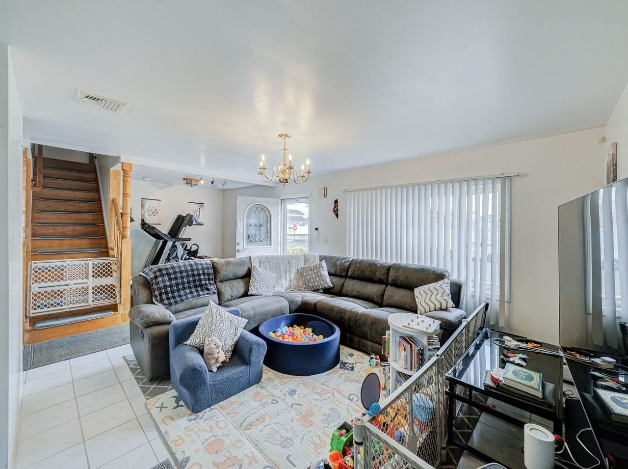 74 Markowitz St - Photo 5 of 41