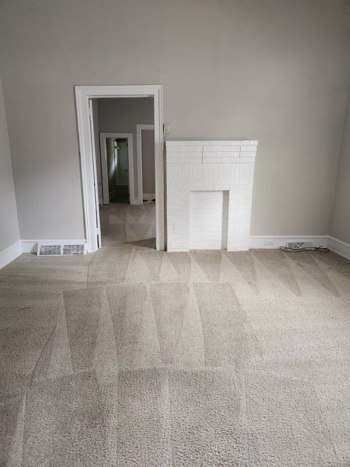 1016 Oak St - Photo 2 of 6