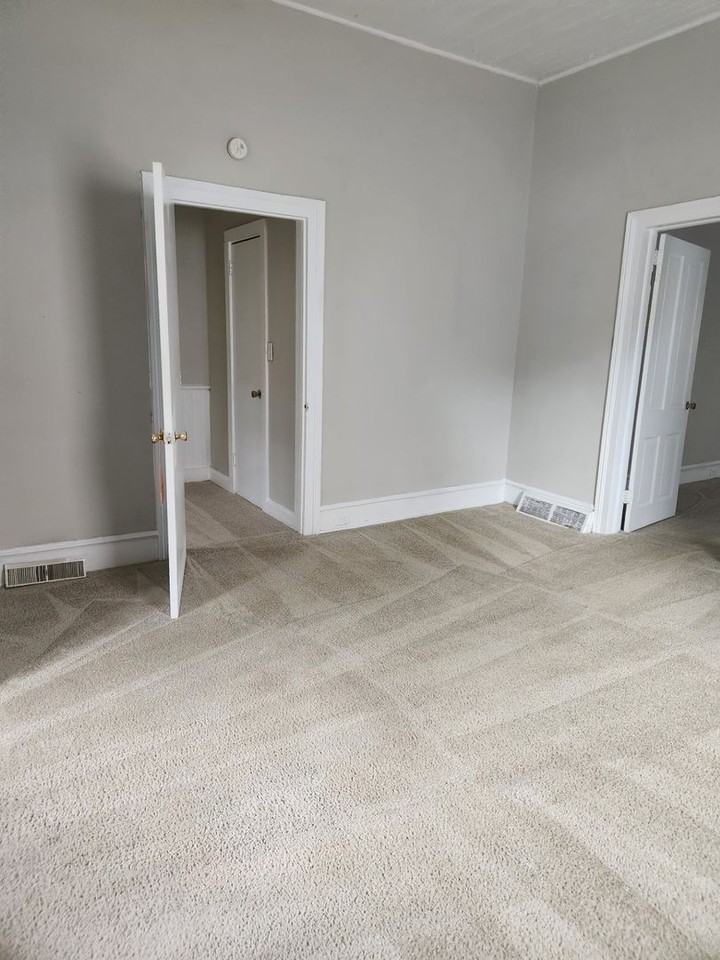 1016 Oak St - Photo 3 of 6