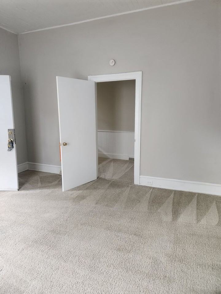 1016 Oak St - Photo 4 of 6
