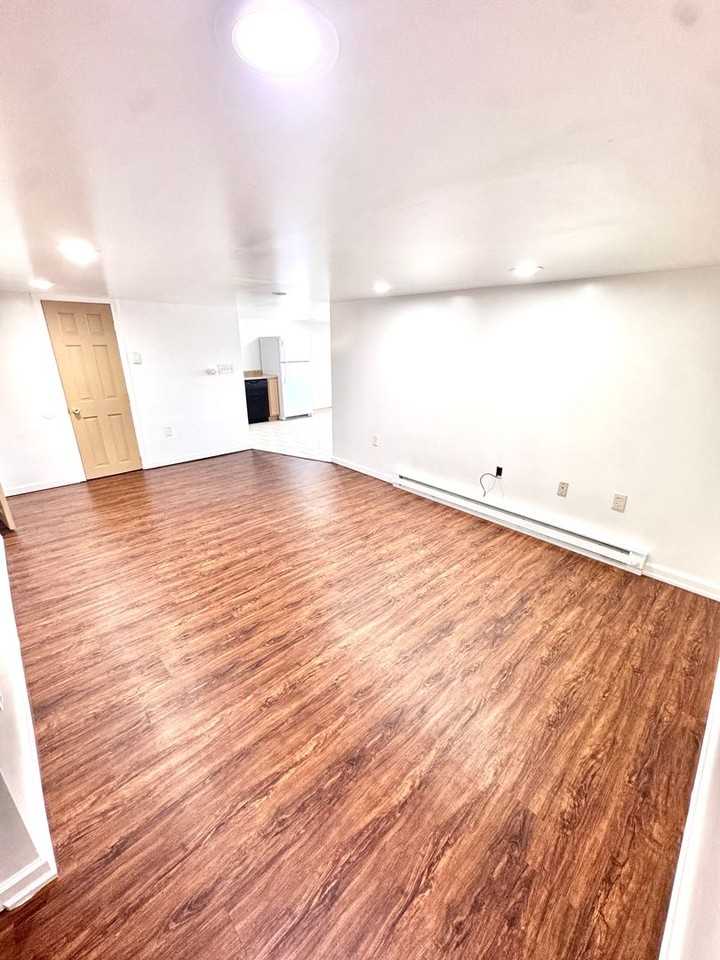 1540 Liberty St - Photo 3 of 11