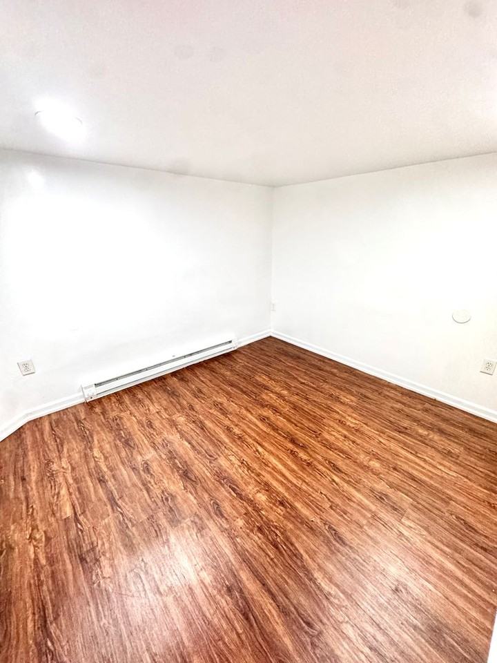 1540 Liberty St - Photo 4 of 11