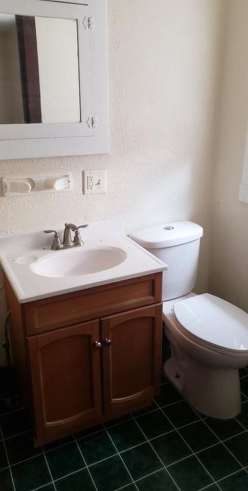 709 7th St - Photo 4 of 10