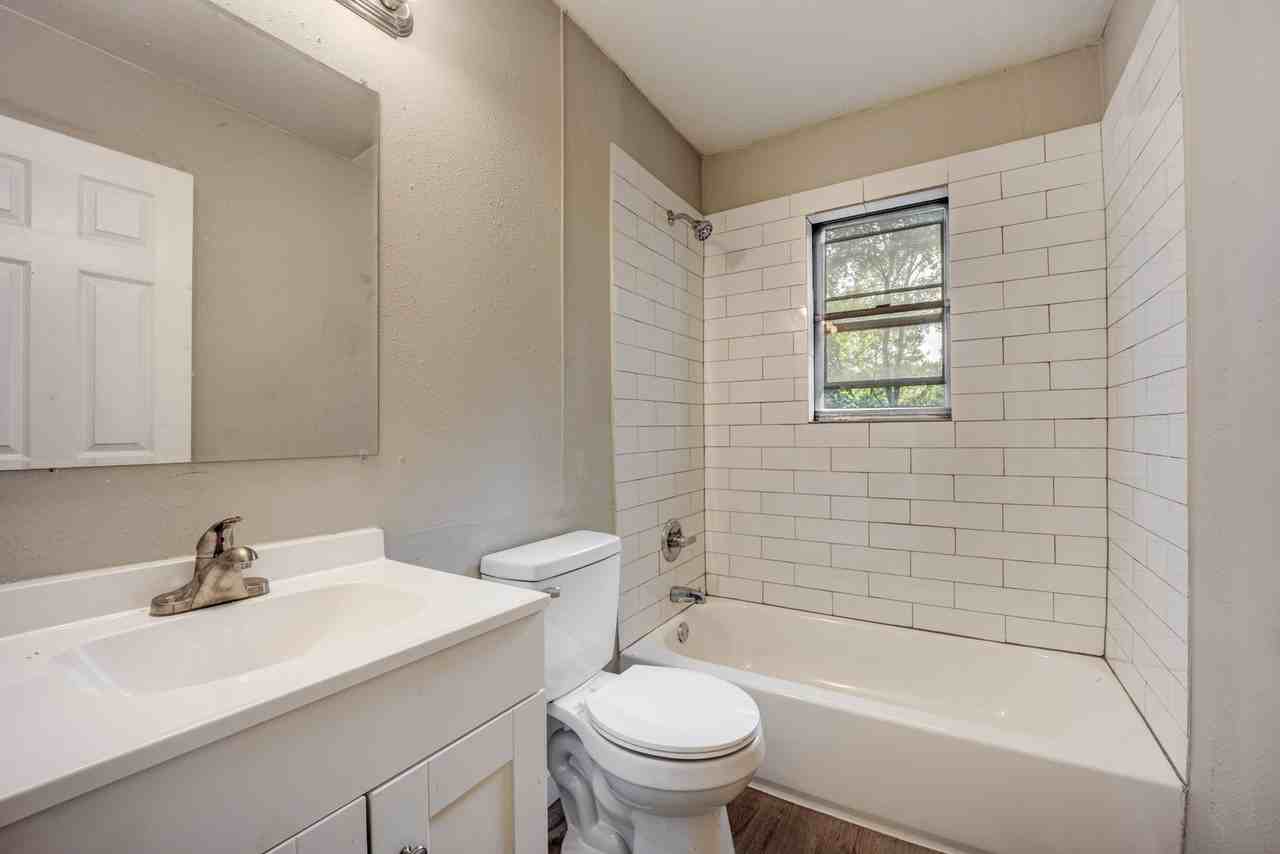 4712 S 31st St - Photo 4 of 18
