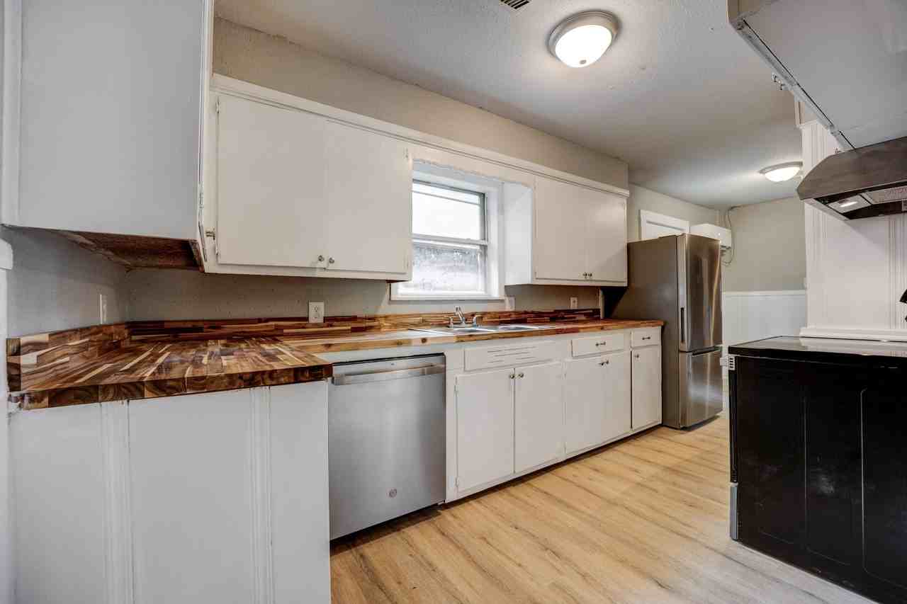 4712 S 31st St - Photo 5 of 18