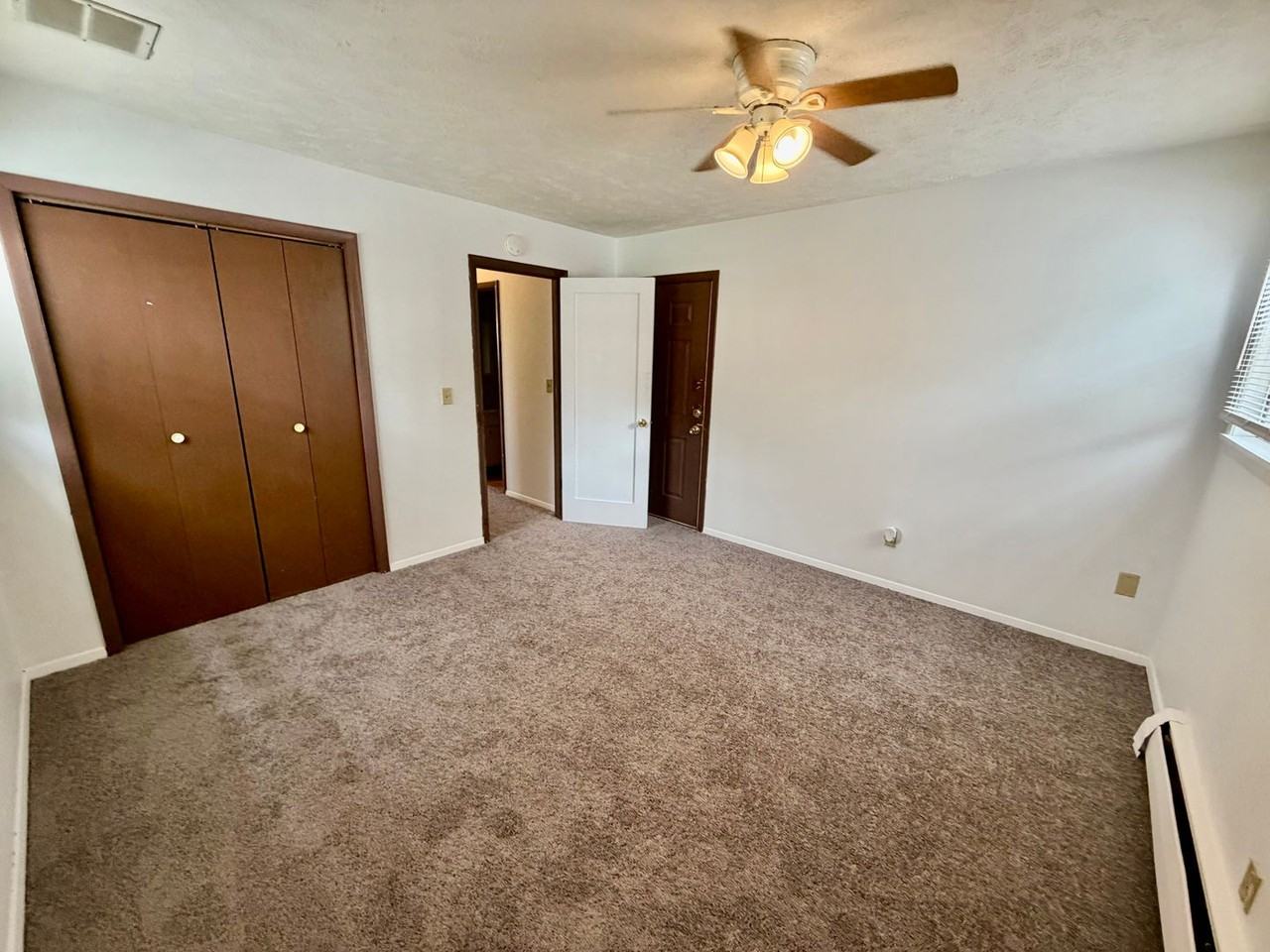 215 Lindell Dr - Photo 4 of 5
