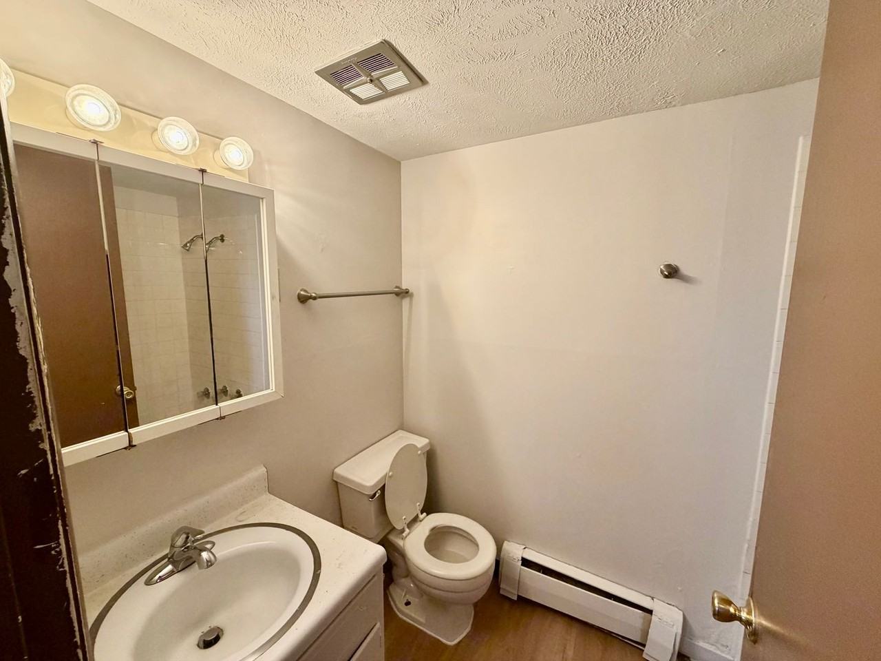 215 Lindell Dr - Photo 5 of 5