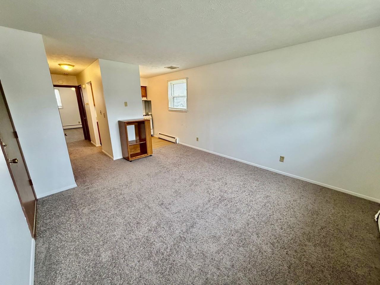 215 Lindell Dr - Photo 3 of 5