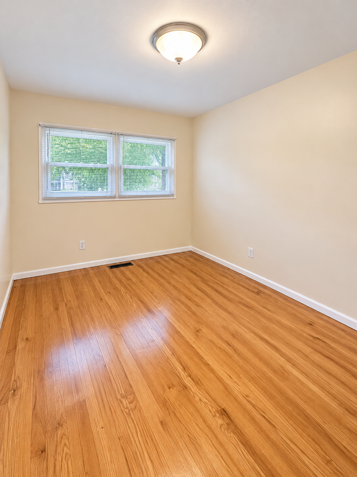 3023 Lynnwood Way - Photo 7 of 16