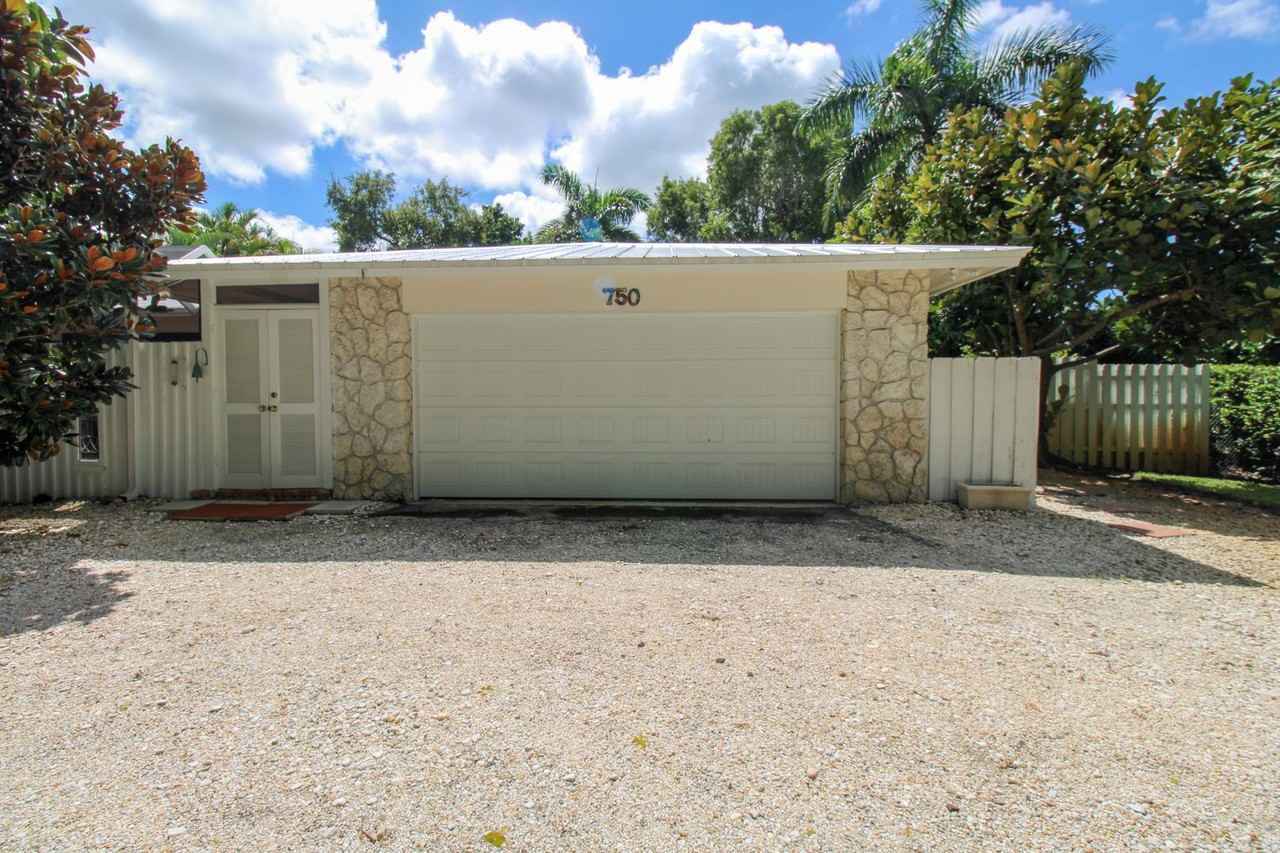 750 Pine Ct - Photo 2 of 50
